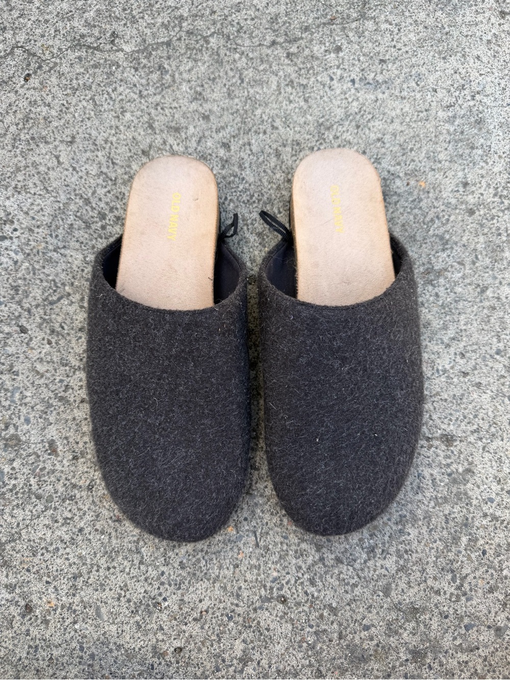 Old Navy Dark Gray Slip-On Slippers Easy Slides Size 8.5